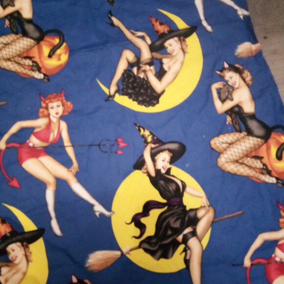 "Alexander Henry Fabrics Collection, Bewitched, Halloween Piece Of Material - Picture 4 of 7